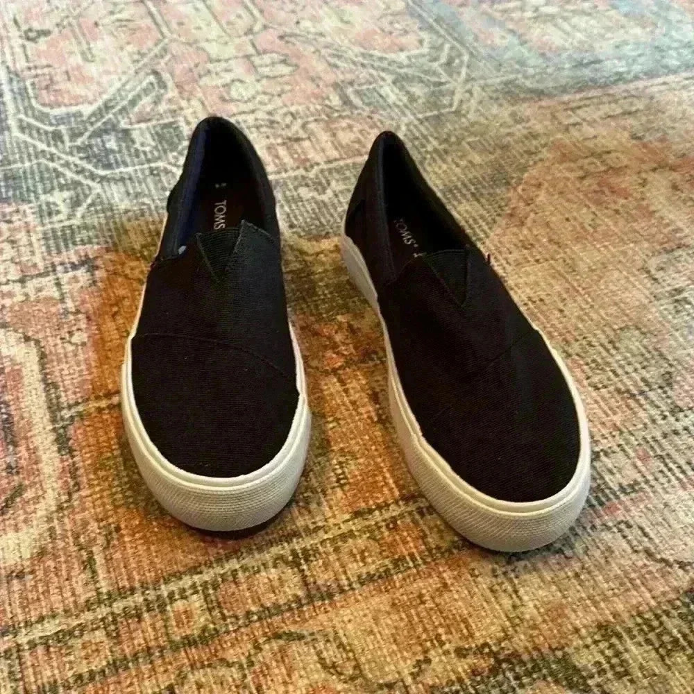 TOMS - Picture 2 of 6